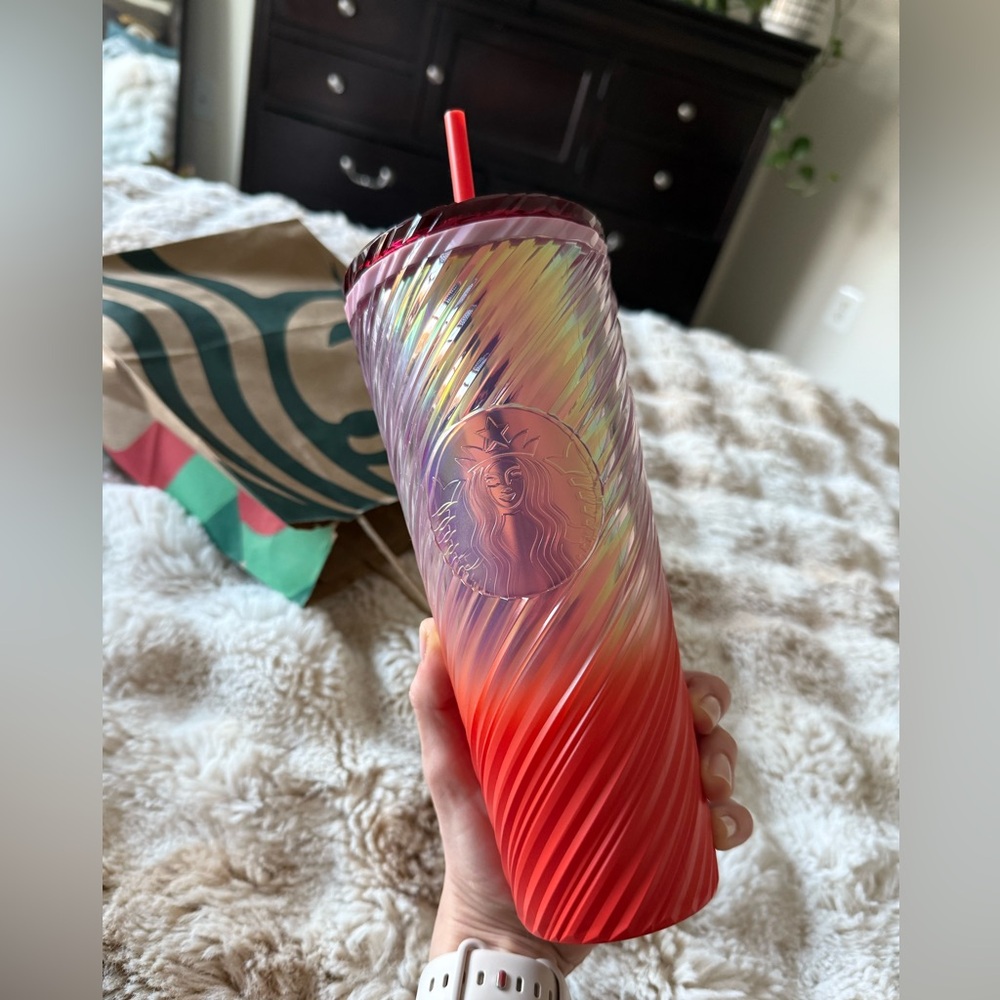 NWT RARE Winter 2024 Holographic Ombré Swirl 24 oz Tumbler